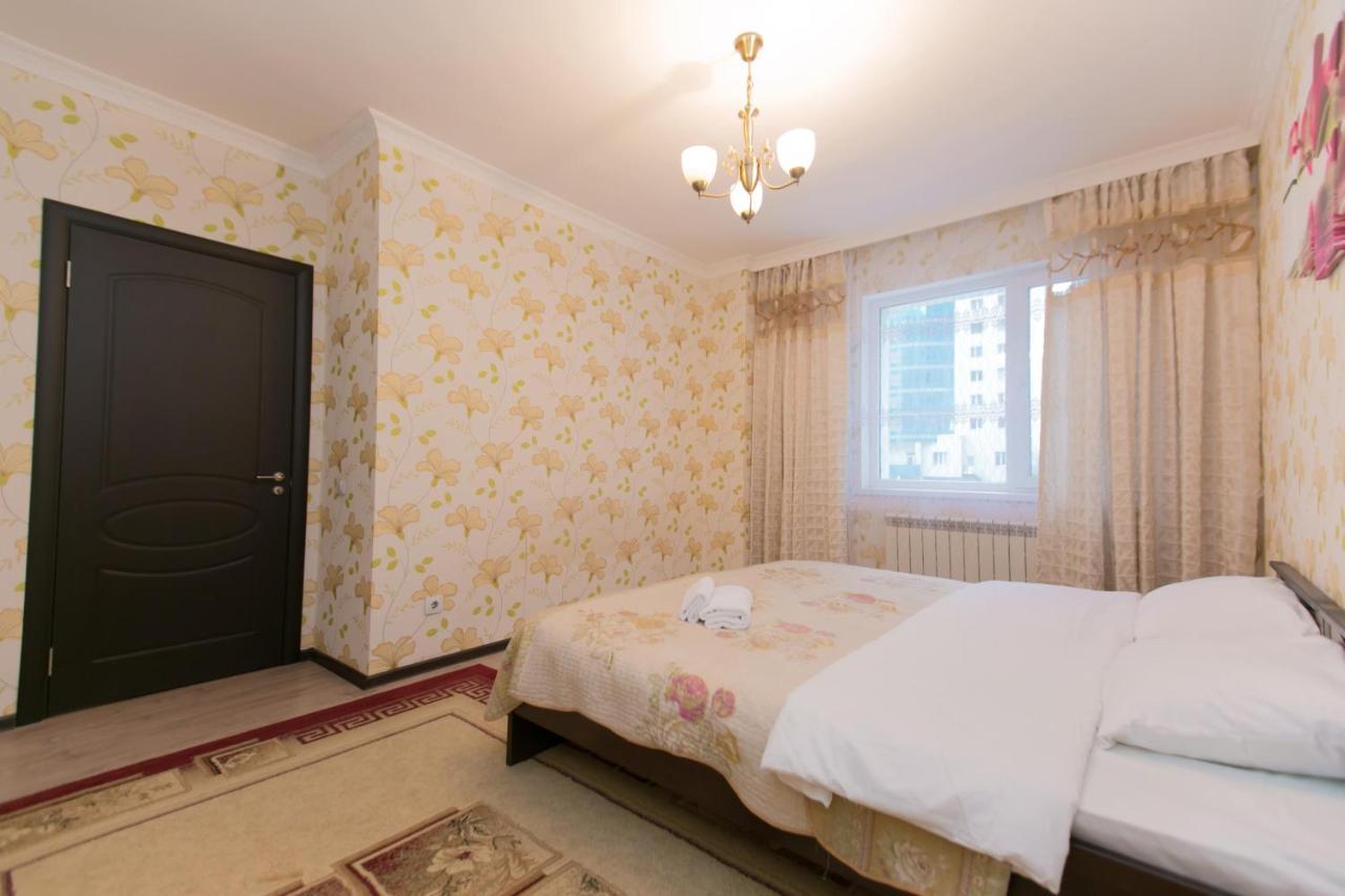Cozy Apartment On Sarayshyq Street 5E Asztana Kültér fotó