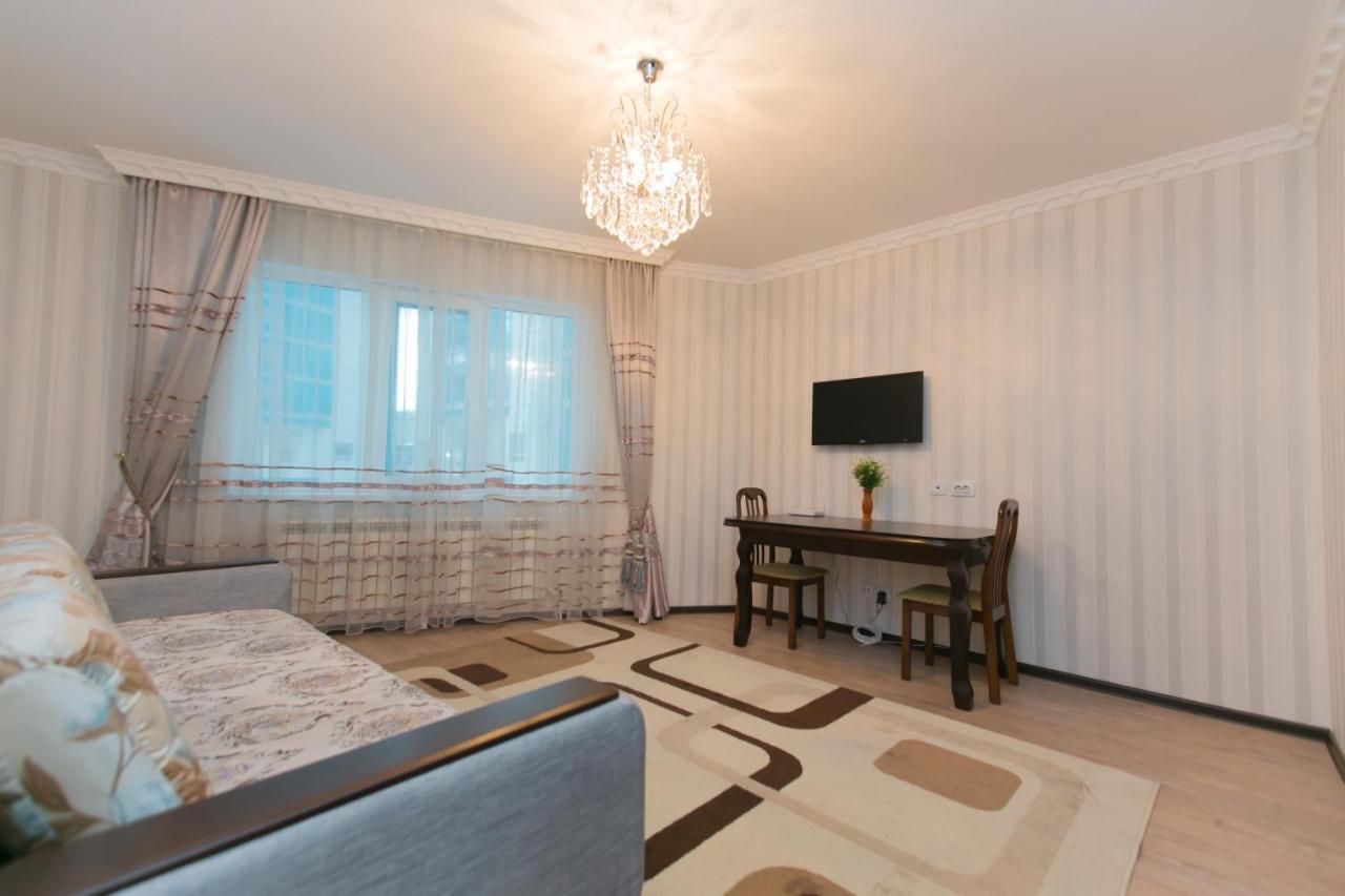 Cozy Apartment On Sarayshyq Street 5E Asztana Kültér fotó